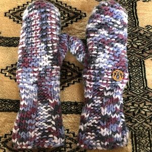 Lululemon Knit Mittens
